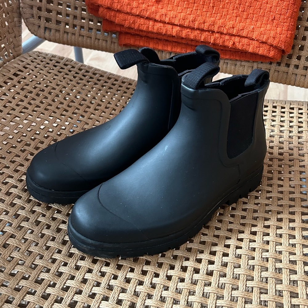 Everlane Chelsea Rain Boot